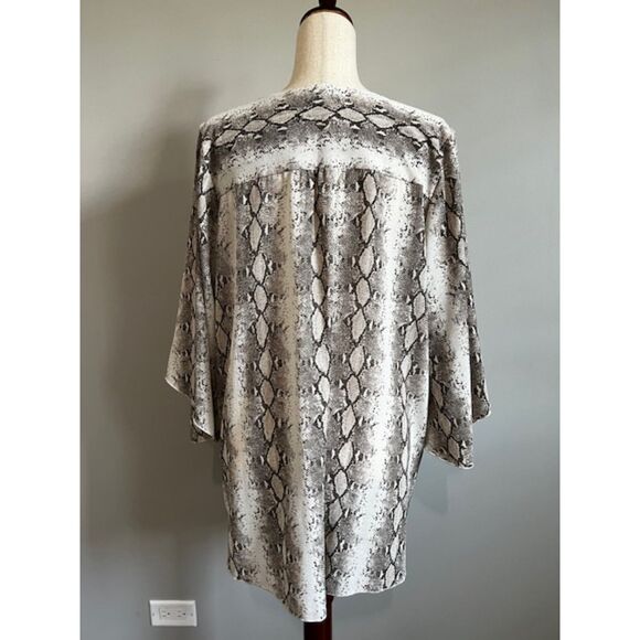 K&C Womens Grey Snakeskin Print V-Neck  Blouse with 3/4 Sleeves Size XL - Picture 2 of 12